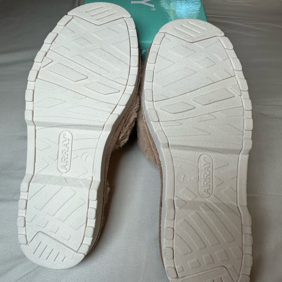 Array Shasta Plush Tan Slippers, Size 7 NWB - Picture 3 of 6